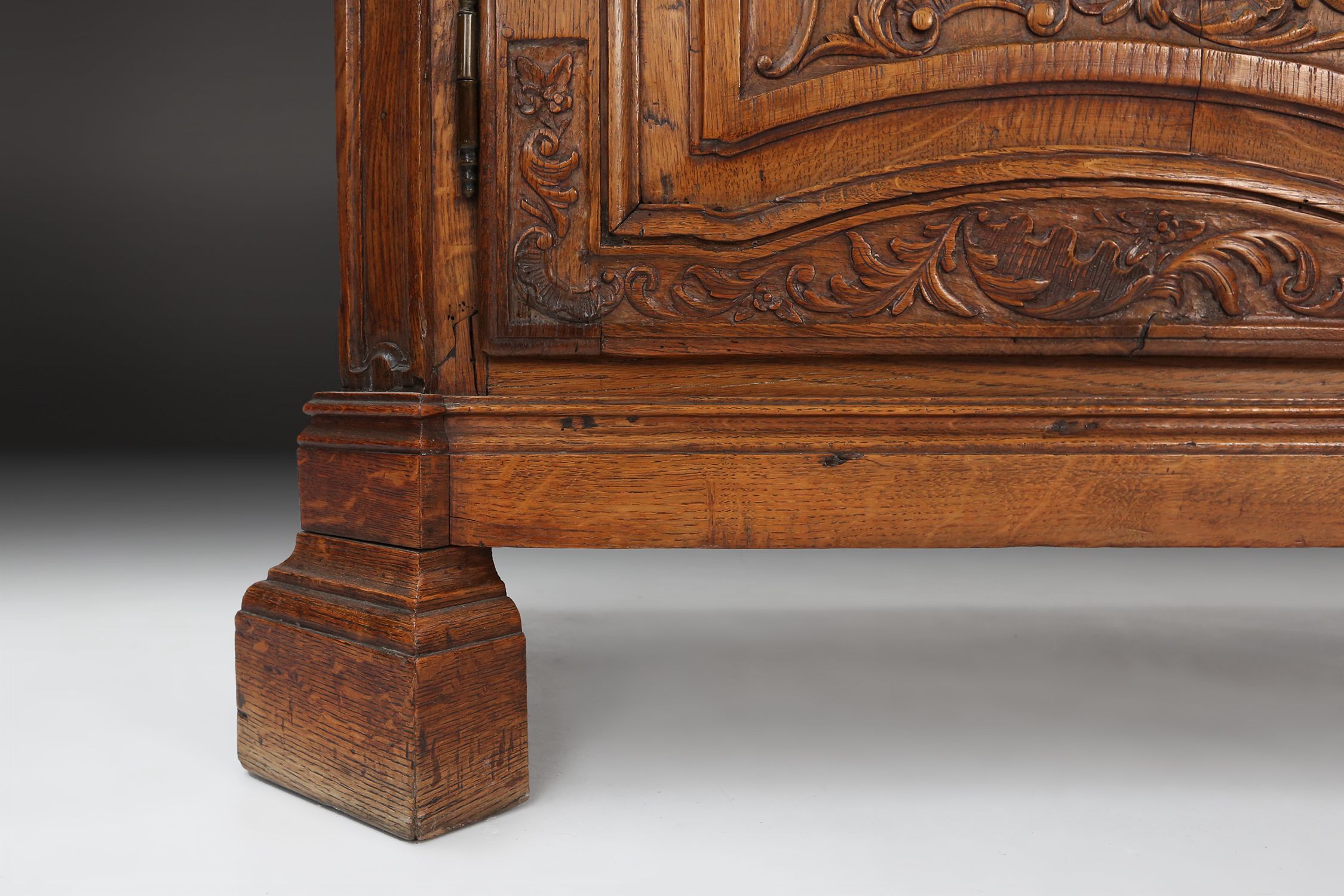 Antique Liège Display Cabinet in Carved Wood, Belgium, 18th Centurythumbnail